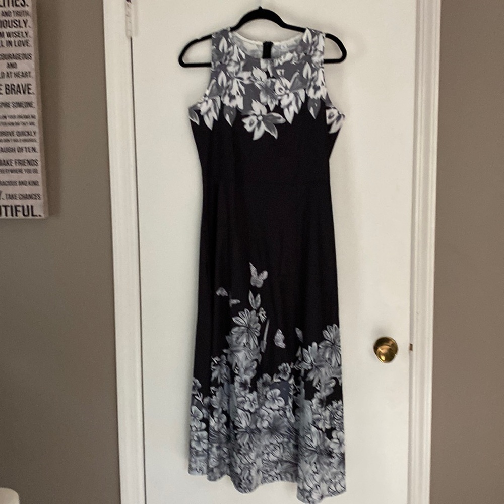 Boutique sheath dress, black white and gray, size M. NWT